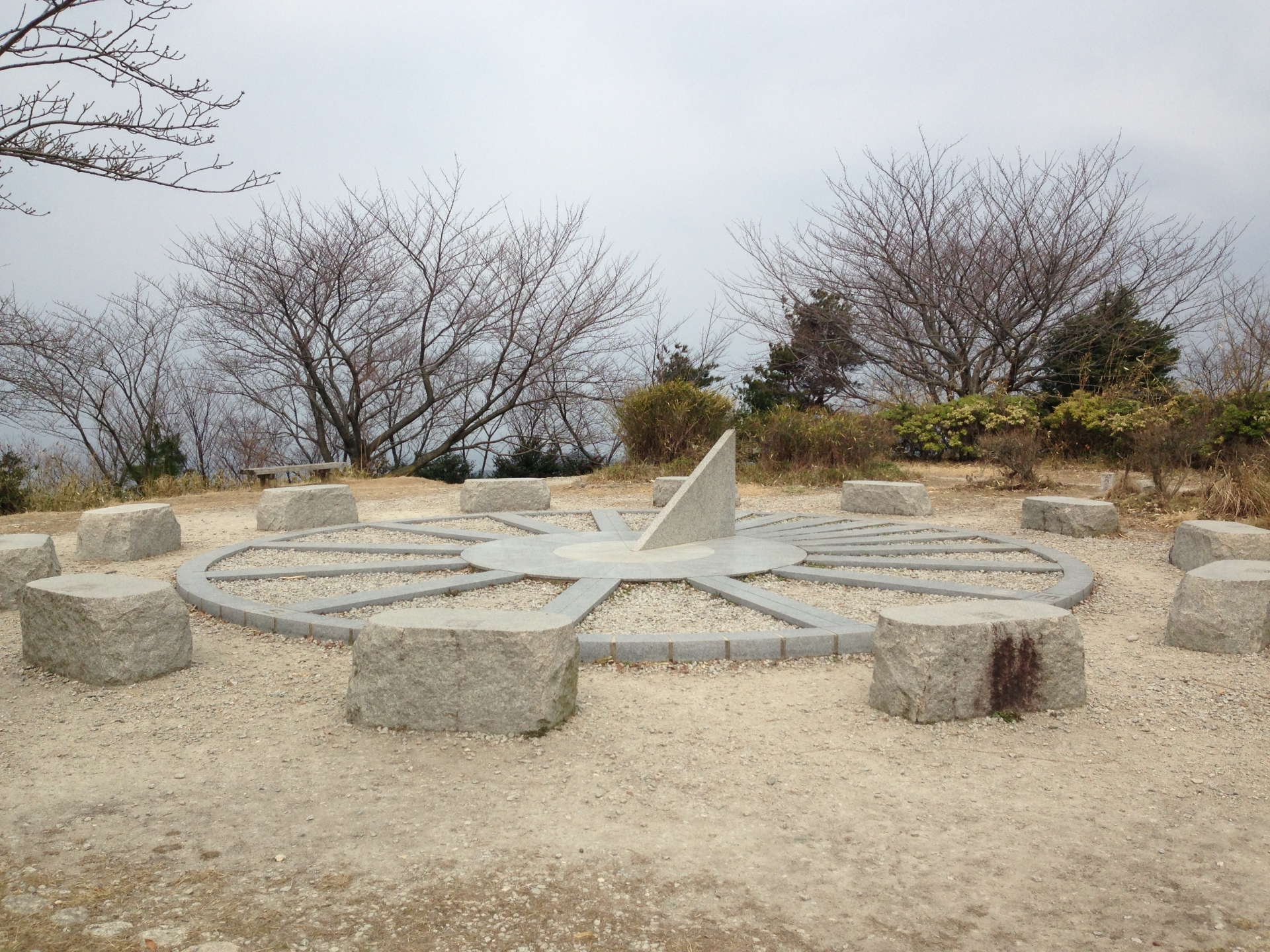 二上山日時計