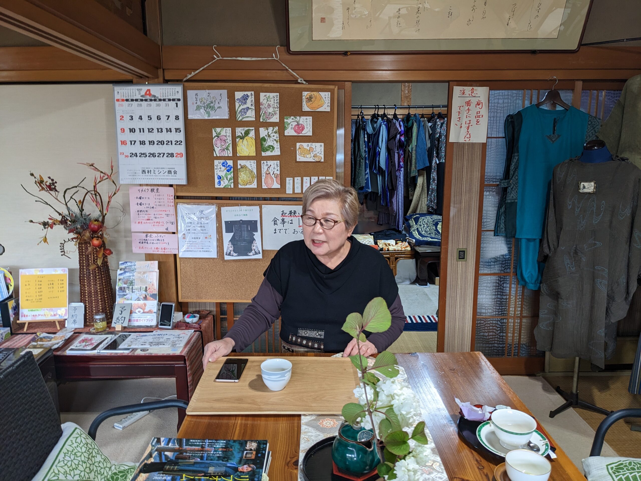 インタビュー中の佐木さん2